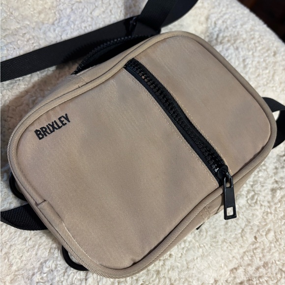 Brixley crossbody bag like new tan - Picture 2 of 9